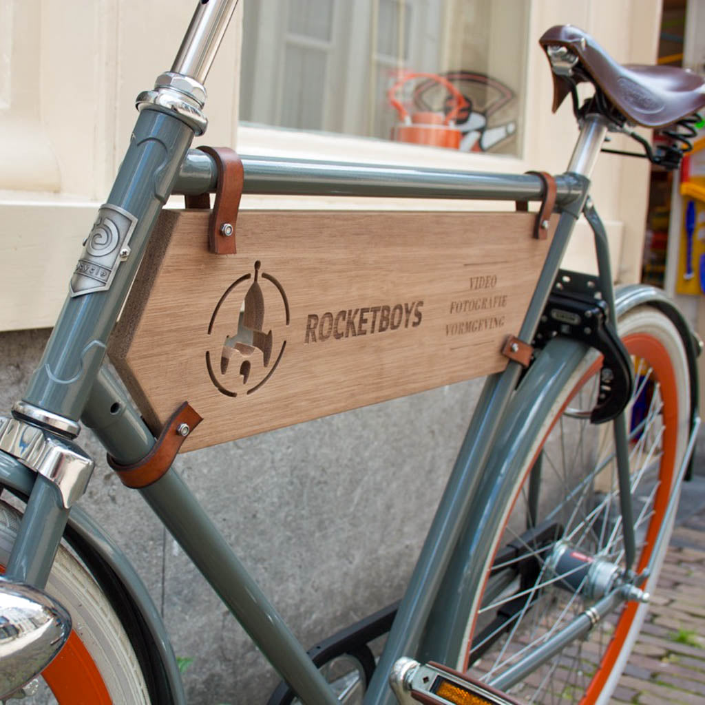 Houten fiets frame bord met logo